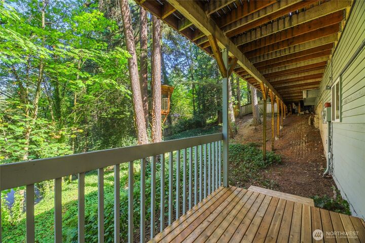 Property Photo:  15604 SE 42nd Place  WA 98006