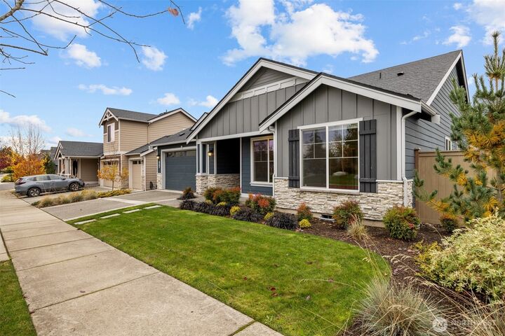 Property Photo:  1016  Adams Court  WA 98274