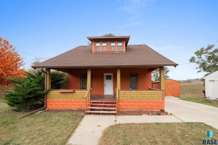 Property Photo: 1915 N Wayland Ave SD 57103