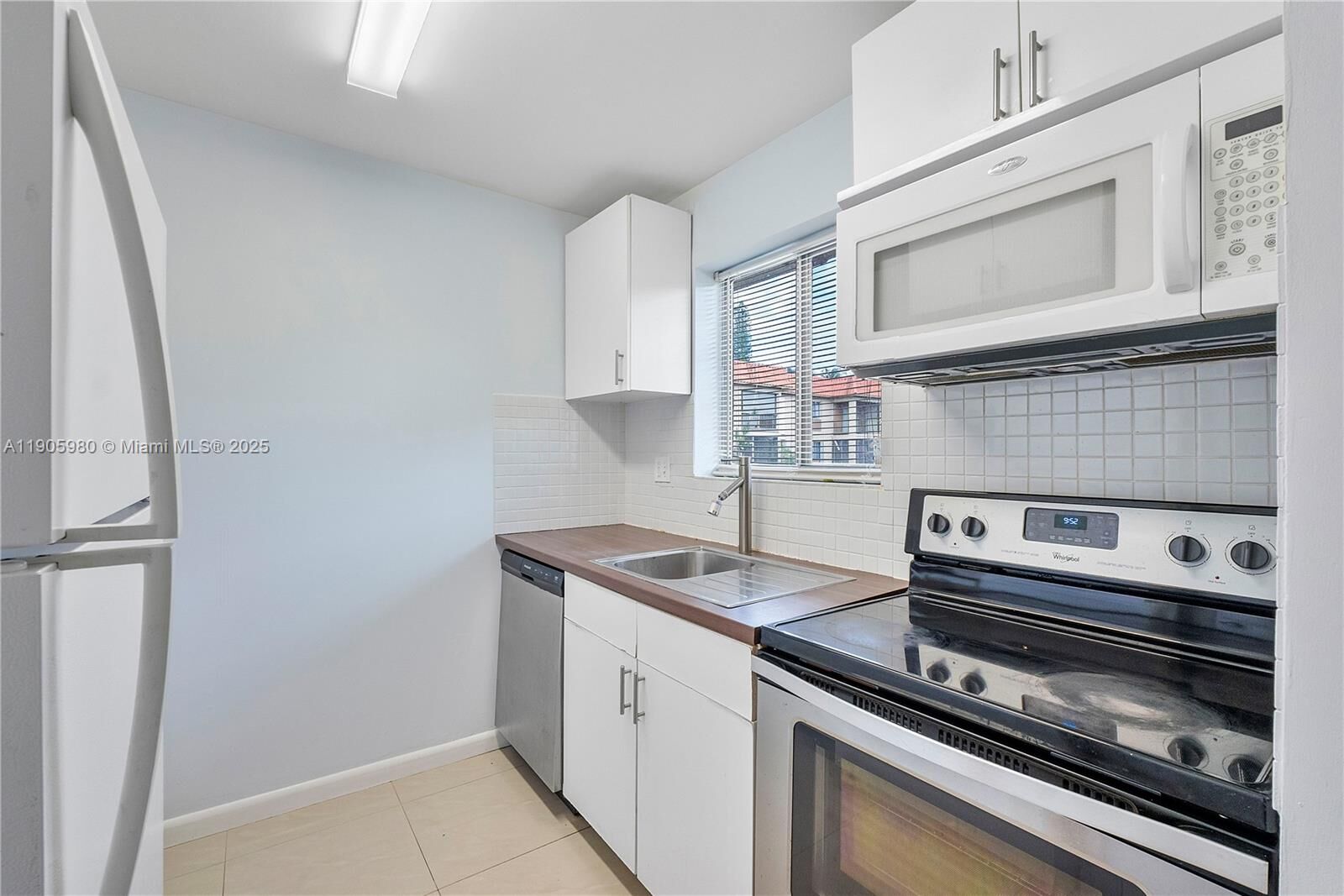 Property Photo:  6060 Forest Hill Blvd 103  FL 33415