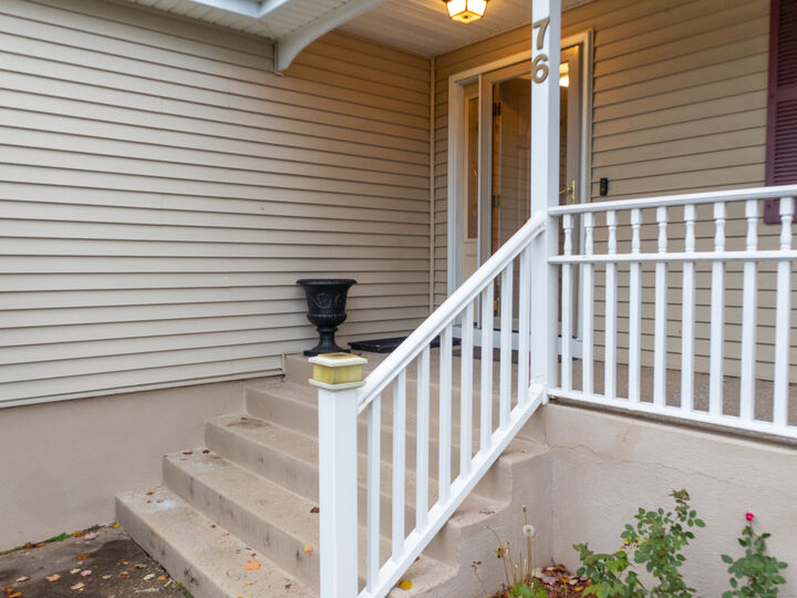 Property Photo:  76 Syracuse Drive  CT 06108 