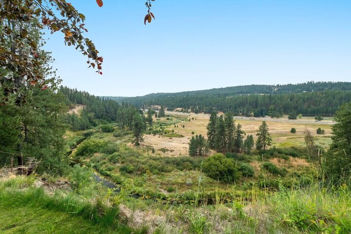 Property Photo: 714 E Edenderry Ct WA 99223