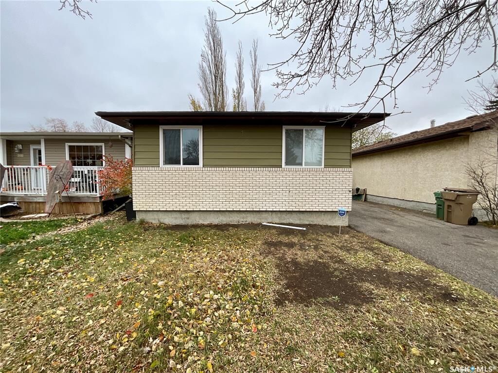 Property Photo:  7119 Blakeney Drive  SK S4X 2M4 