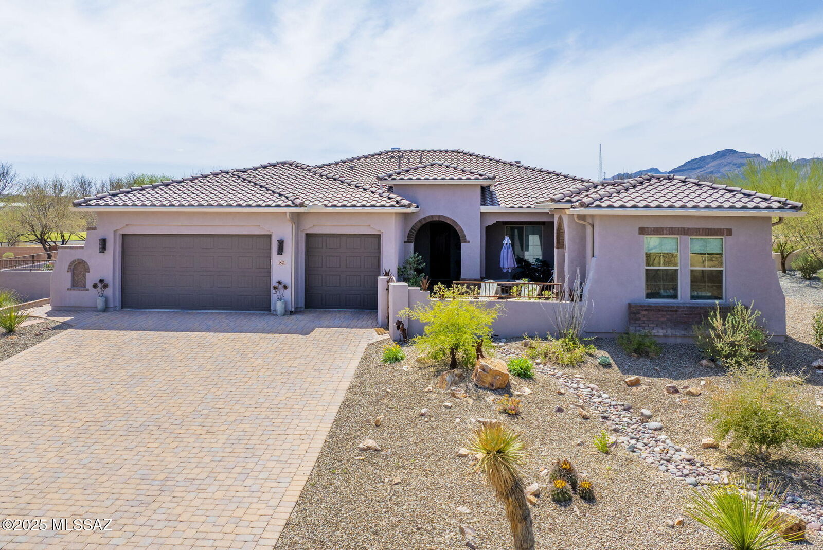 Property Photo:  82 Veranera Court  AZ 85646 