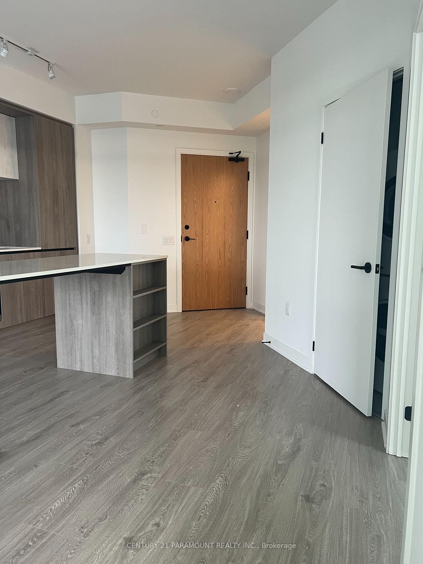 Property Photo: 2495 Eglinton Avenue W 2206 ON L5M 2V8