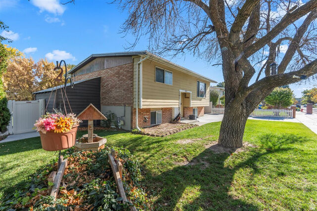 Property Photo: 5809 S Hazelhurst Dr UT 84129