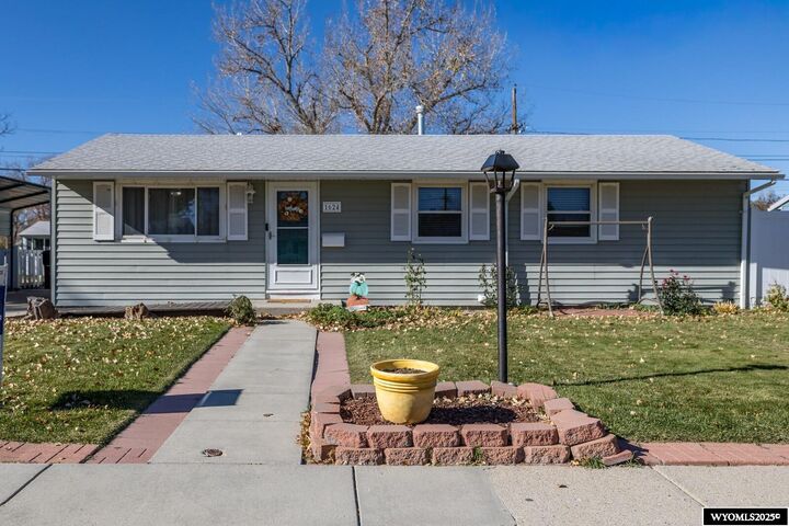 Property Photo: 1624 Custer Avenue WY 82604