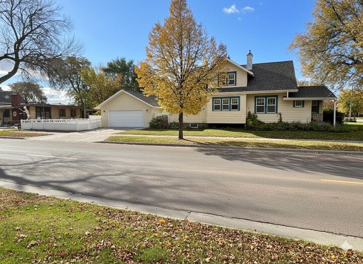 Property Photo:  124 SW 13th Ave  SD 57401 