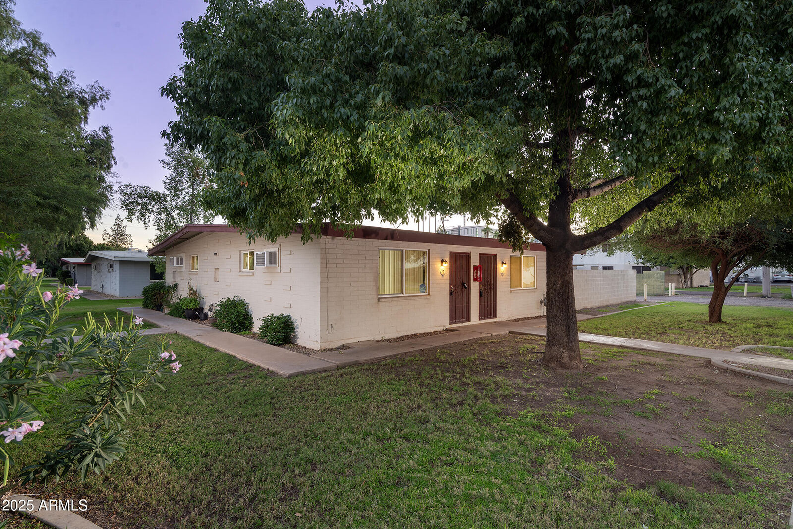Property Photo: 1002 S Mariana Street AZ 85281