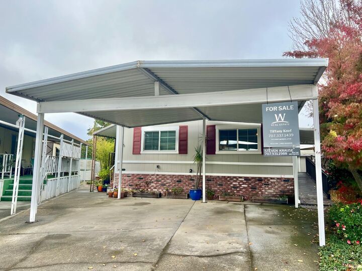 Property Photo: 106 Drake Mews # 106 CA 95476