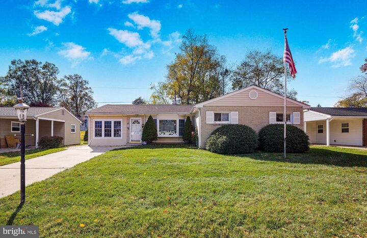 Property Photo: 14 Longview Drive DE 19711