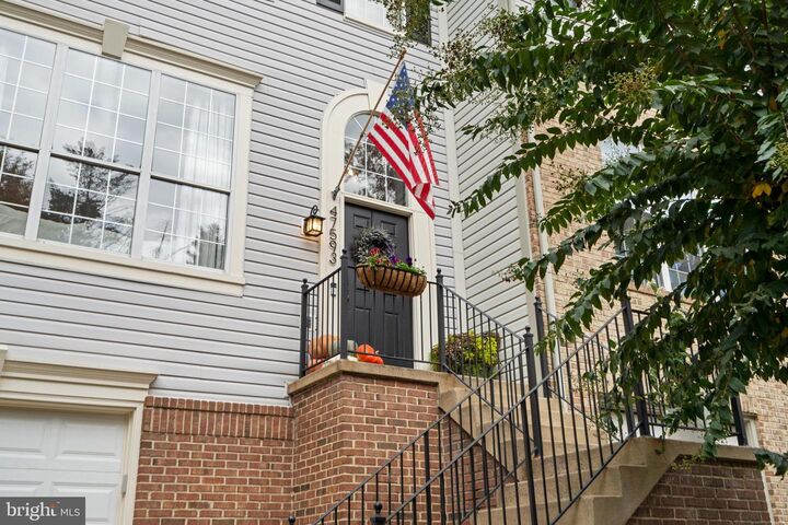 Property Photo:  47593 Sandbank Square  VA 20165 