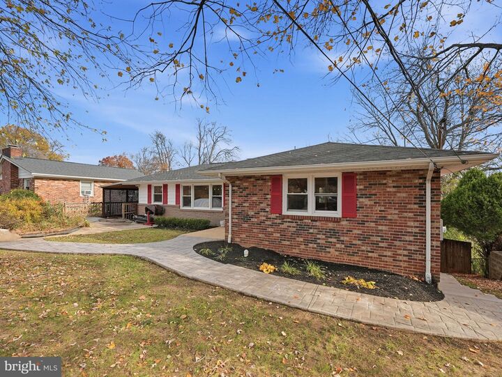 Property Photo: 6619 Beddoo Street VA 22306