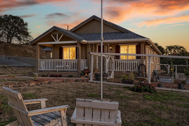 Property Photo: 2321 Hartvickson CA 95252