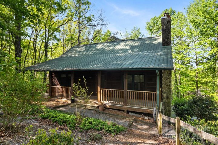 Property Photo:  447 Cherokee Circle  NC 28782