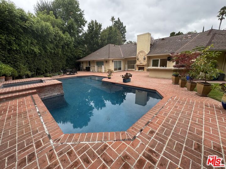 Property Photo:  1094 Garden Ln  CA 90210 