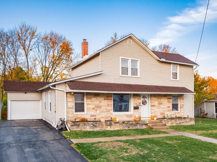 Property Photo: 256 W 3rd Street OH 43040