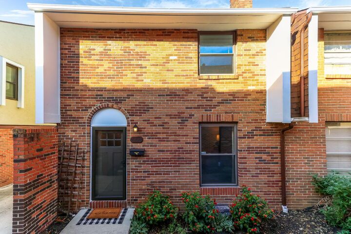 Property Photo: 1835 Willoway N Circle OH 43220