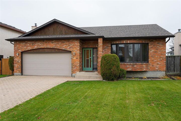 Property Photo:  6 Huppe Bay  MB R3X 1H3 