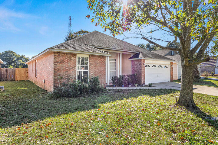 Property Photo:  949 Claeven Circle  FL 32547 