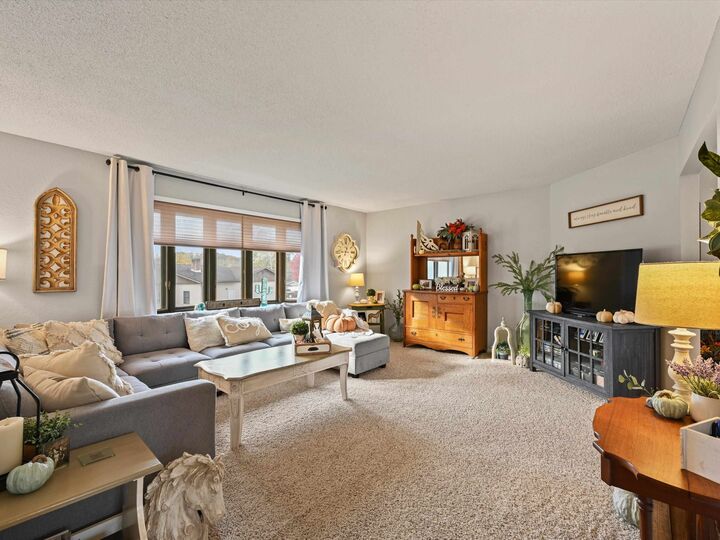 Property Photo: 1695 Lori Street IA 52001