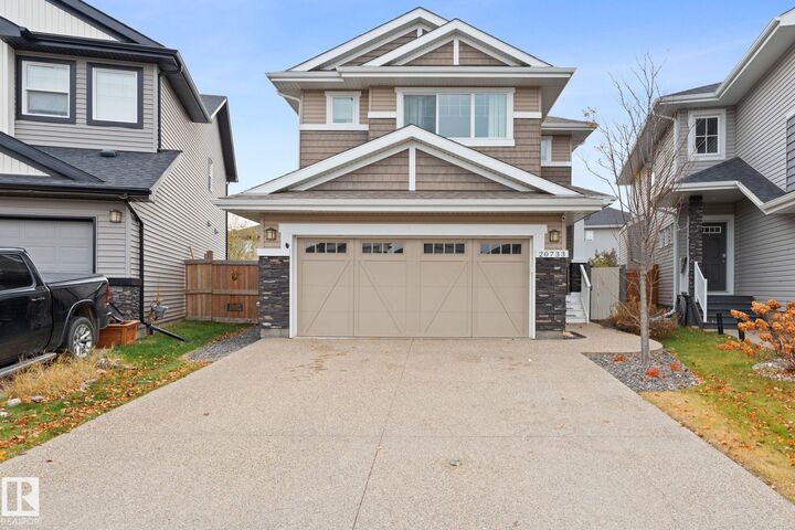 Property Photo:  20733 98A Avenue NW  AB T5T 7G2 