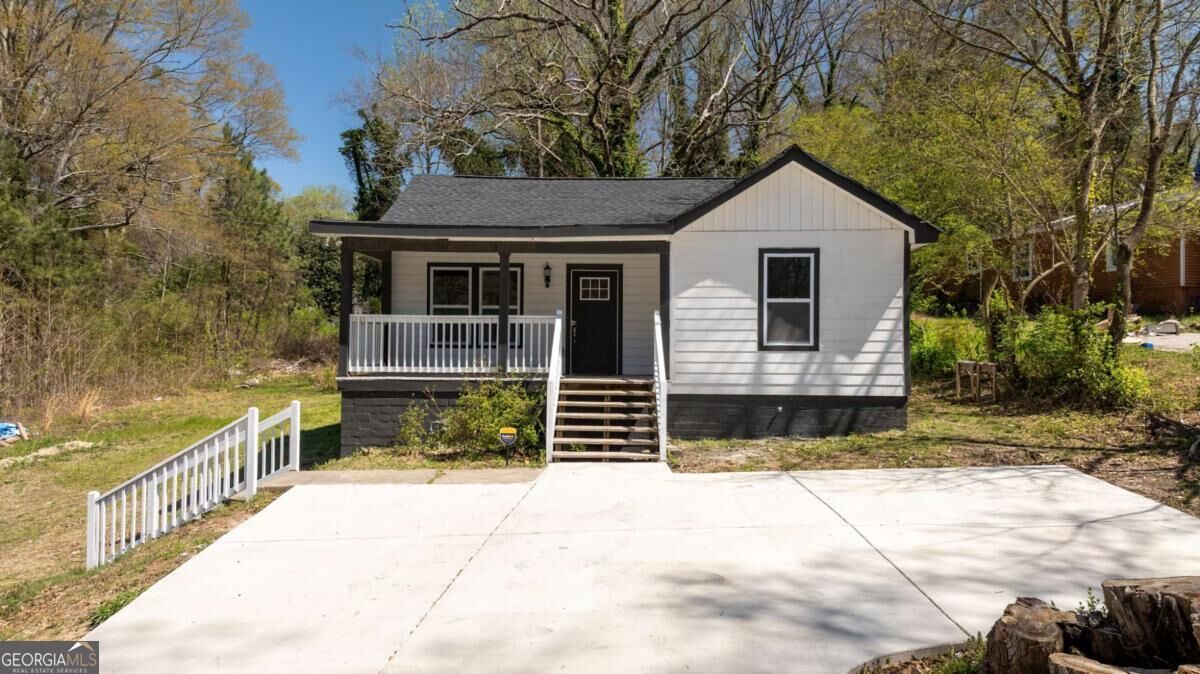 Property Photo: 665 S Eugenia Place NW GA 30318