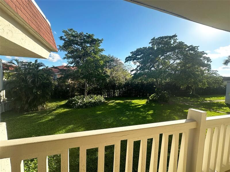 Property Photo: 4163 SW 67th Ave 211C FL 33314