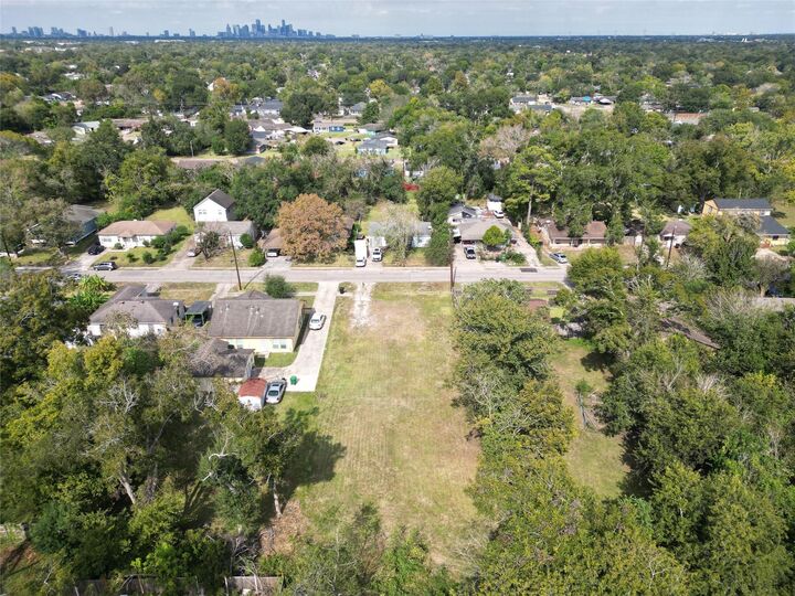 Property Photo: 5322 &Amp 5320 Carmen Street TX 77033