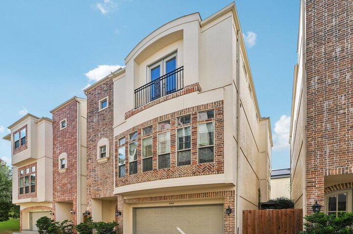 Property Photo: 5636 Kiam Street B TX 77007