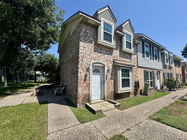 Property Photo:  1911 Sherwood Forest Street 17  TX 77043 