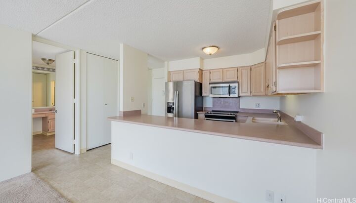 Property Photo:  400 Hobron Lane 2411  HI 96815 