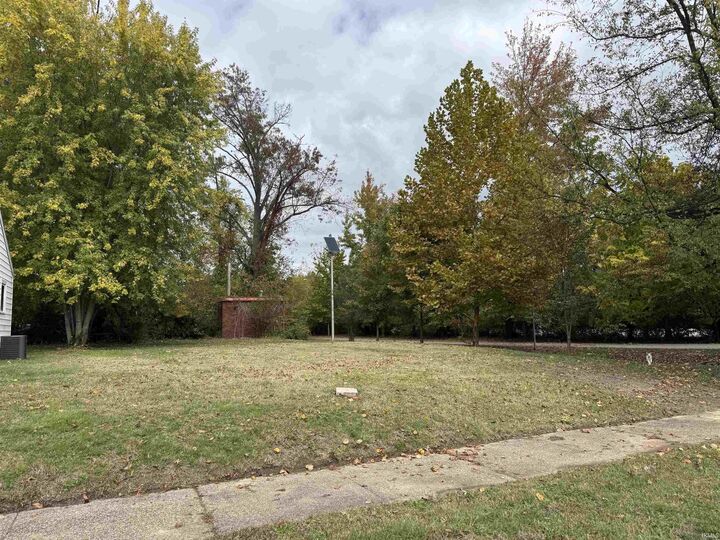 Property Photo:  1152 E Chandler Avenue  IN 47714 