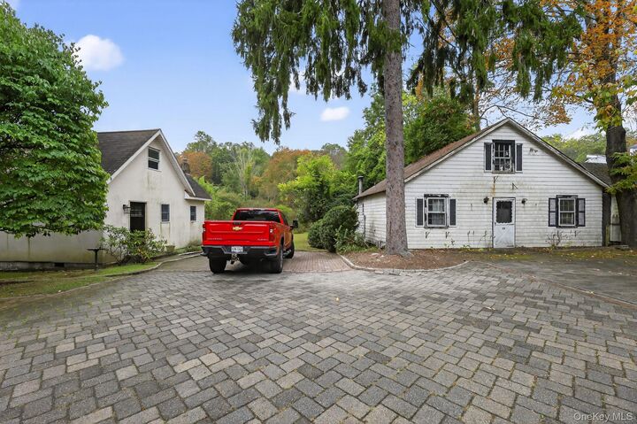 Property Photo:  20 Old Mount Kisco Road  NY 10504 