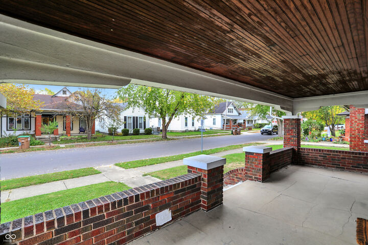 Property Photo:  1132 Chestnut Street  IN 47201 