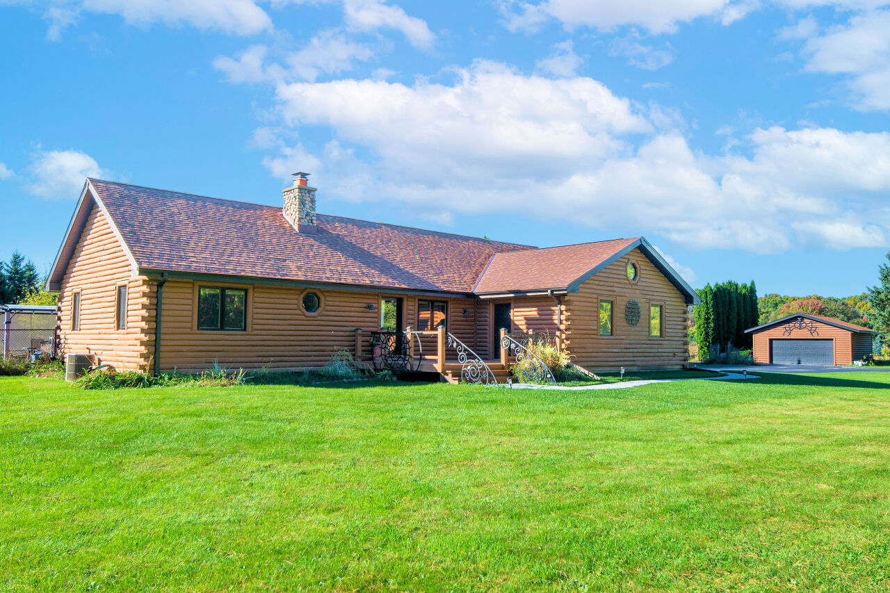 Property Photo: 231 Scenic Rd WI 53017