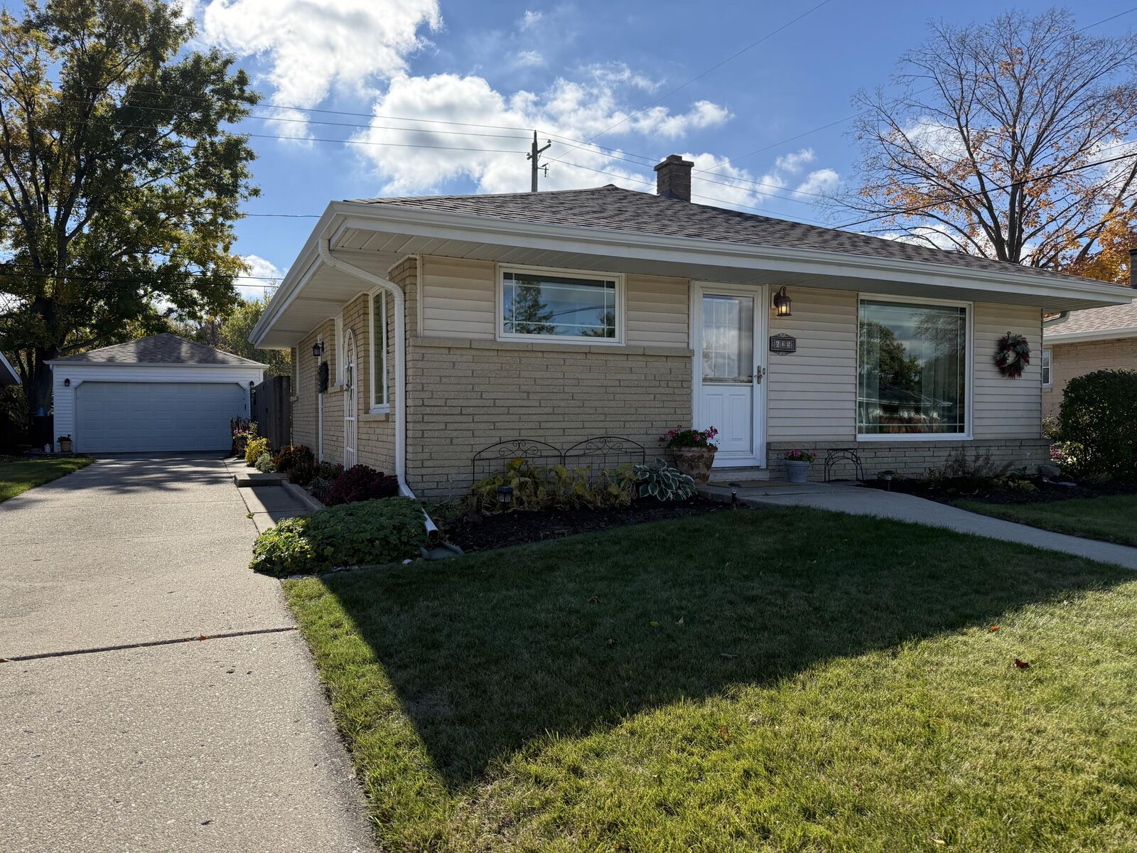 Property Photo:  625 Edgewood Ave  WI 53172 