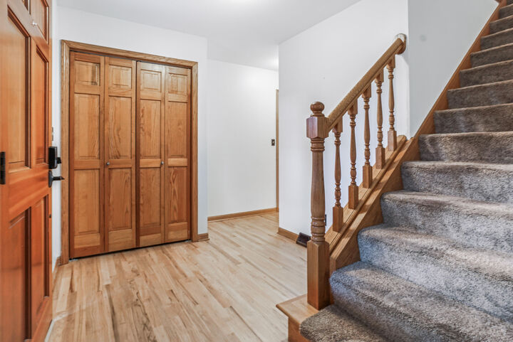 Property Photo:  1617 Arapaho Ave  WI 53024 