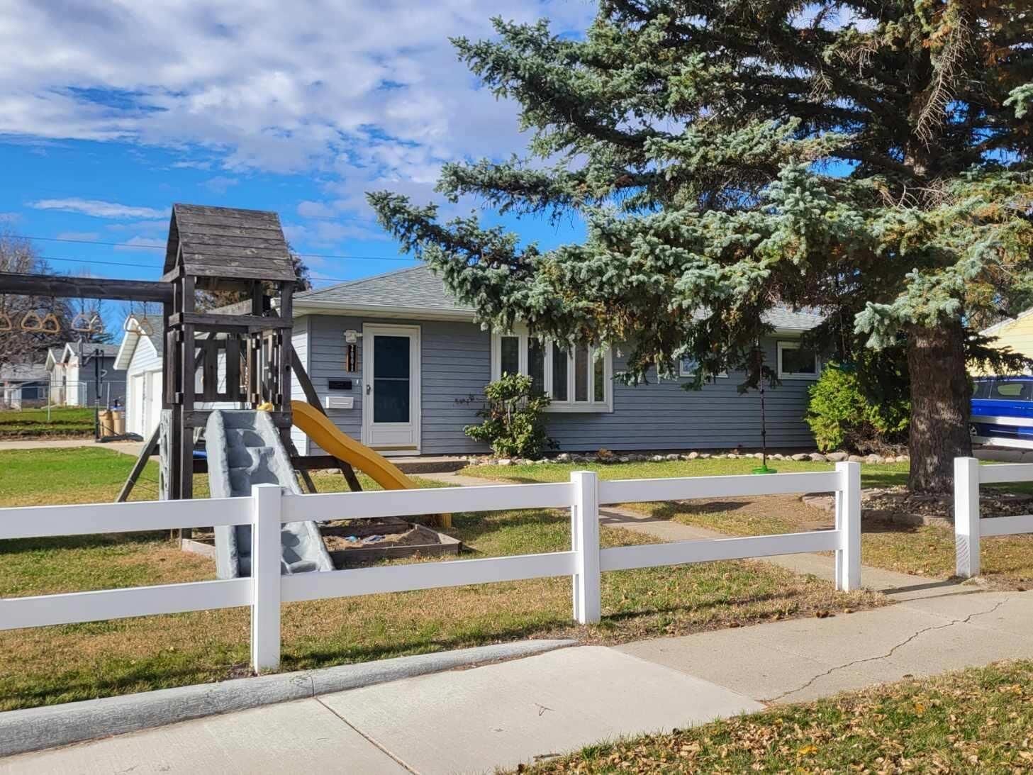 Property Photo:  2001 6th St NW Minot  ND 58703 