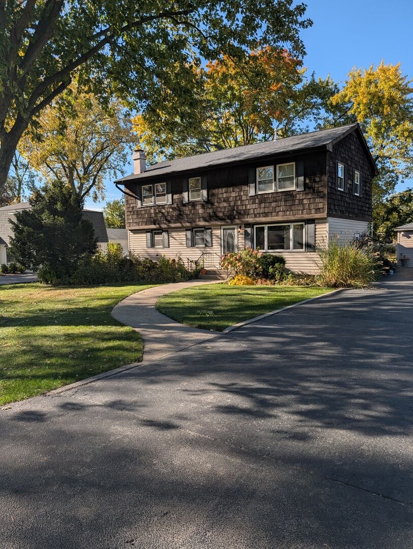 Property Photo: 324 Sunrise Avenue IL 60527