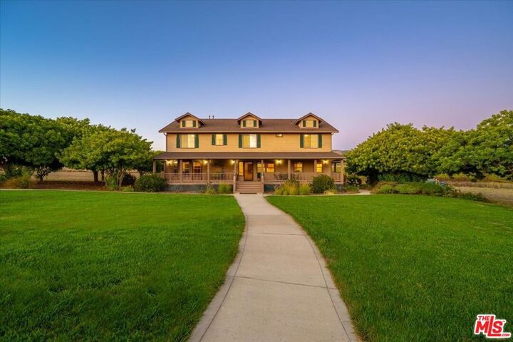 Property Photo: 230 Hans Place CA 93444