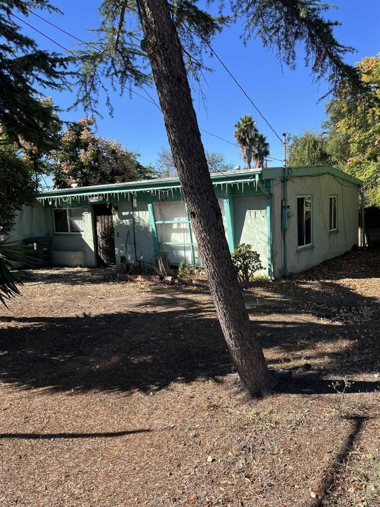 Property Photo:  696 Garfield Ave  CA 92020 