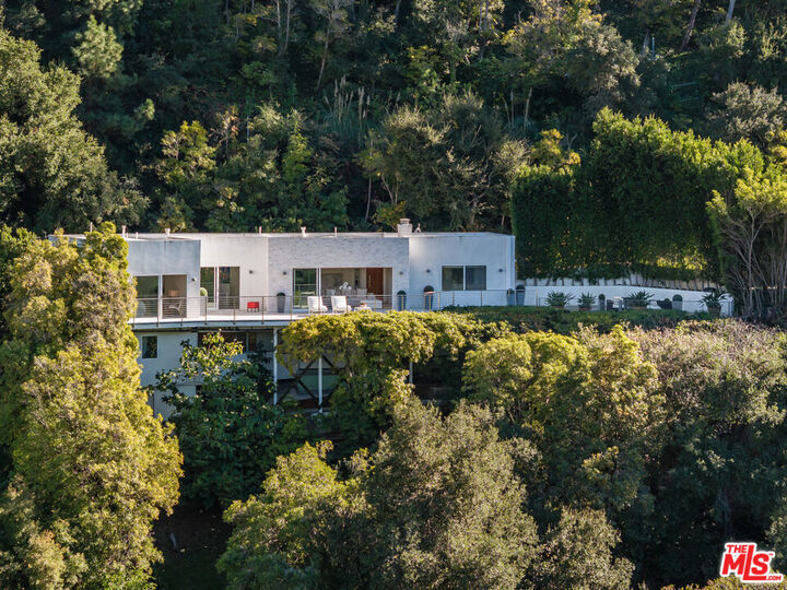 Property Photo: 9422 Readcrest Drive CA 90210