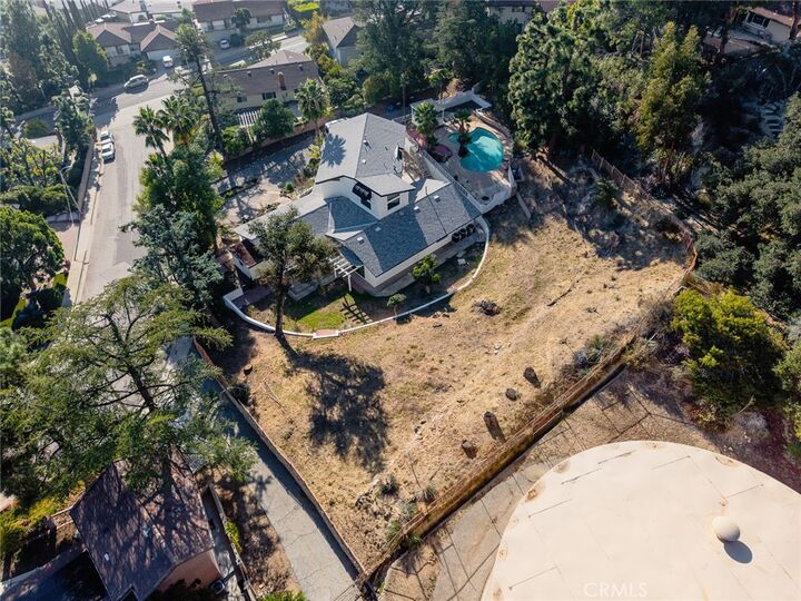 Property Photo: 2829 Willowhaven Drive CA 91214