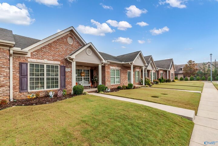 Property Photo:  2608 Brompton Lane  AL 35603 