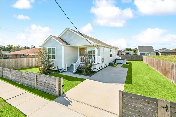 Property Photo:  5700 Peoples Avenue  LA 70122