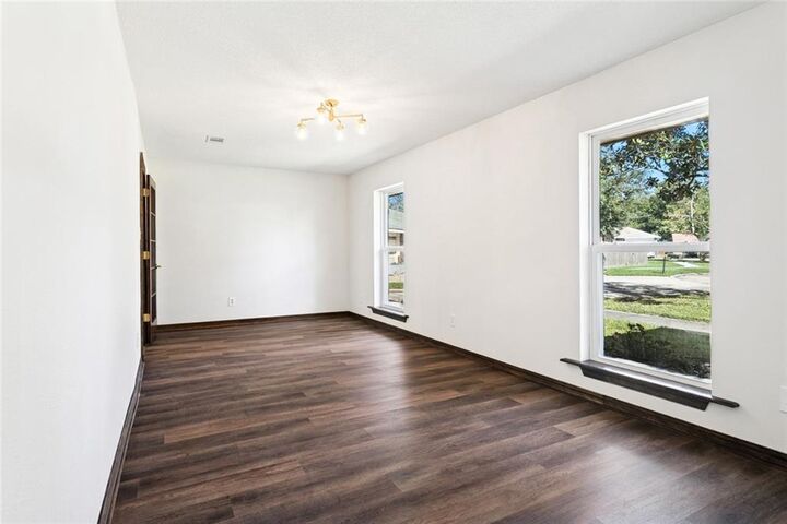 Property Photo:  211 Sydney Circle  LA 70458 