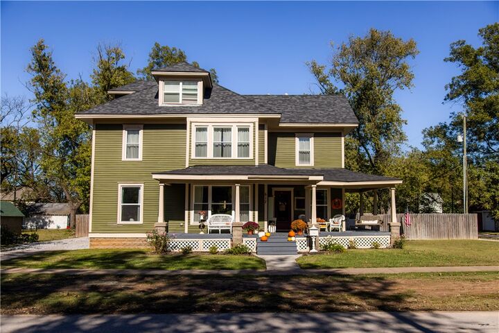 617 E Delaware Street  Siloam Springs AR 72761 photo