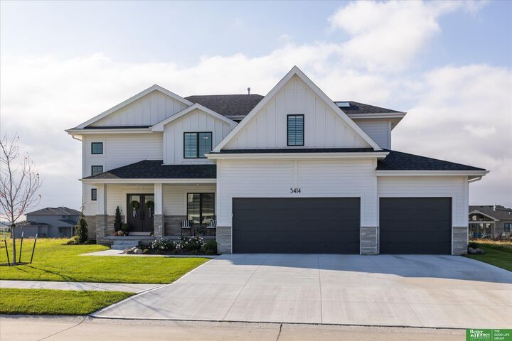 Property Photo: 5414 N 209 Avenue NE 68022