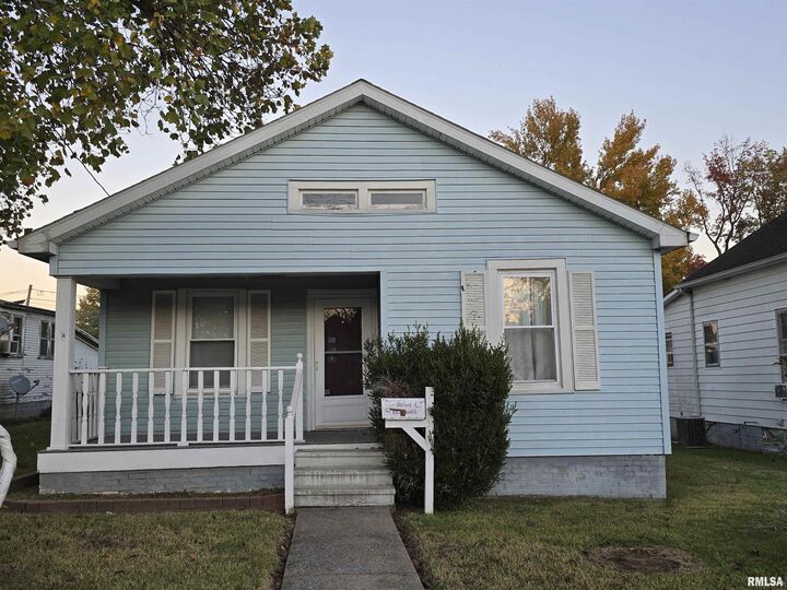 1028 S Roosevelt Street  Harrisburg IL 62946-2838 photo